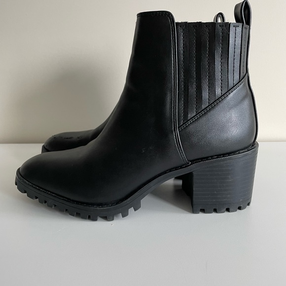 Zara heeled boot 7.5 - Picture 4 of 7